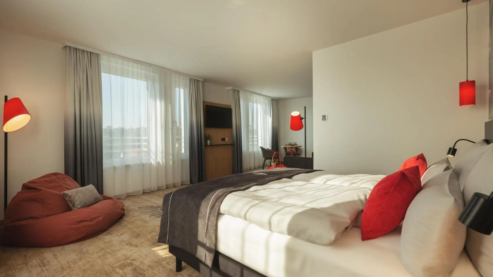 Holiday Inn - The Niu, Sparrow Regensburg By Ihg 3*,